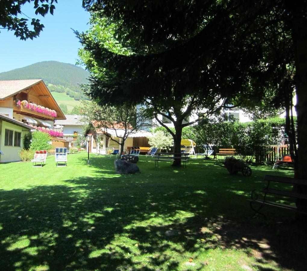 Zimmervermietung Zum Weissen Roessl Sarentino Exterior photo